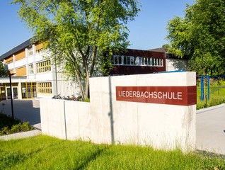 Eingang Liederbachschule